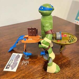 Nickelodeon Teenage Ninja Turtles Micro Mutants Leo's Surprise Attack Playset